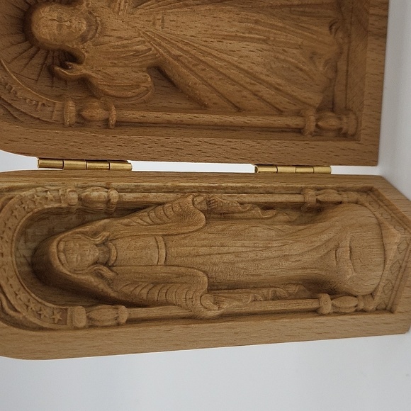 513- Religious Ornament Portable Holy Family Box Hand Carved Wooden Box NWT - Picture 2 of 7